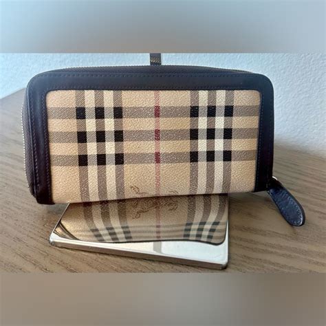 BURBERRY Nova Check Large Ziggy Zip Around Wallet Black 